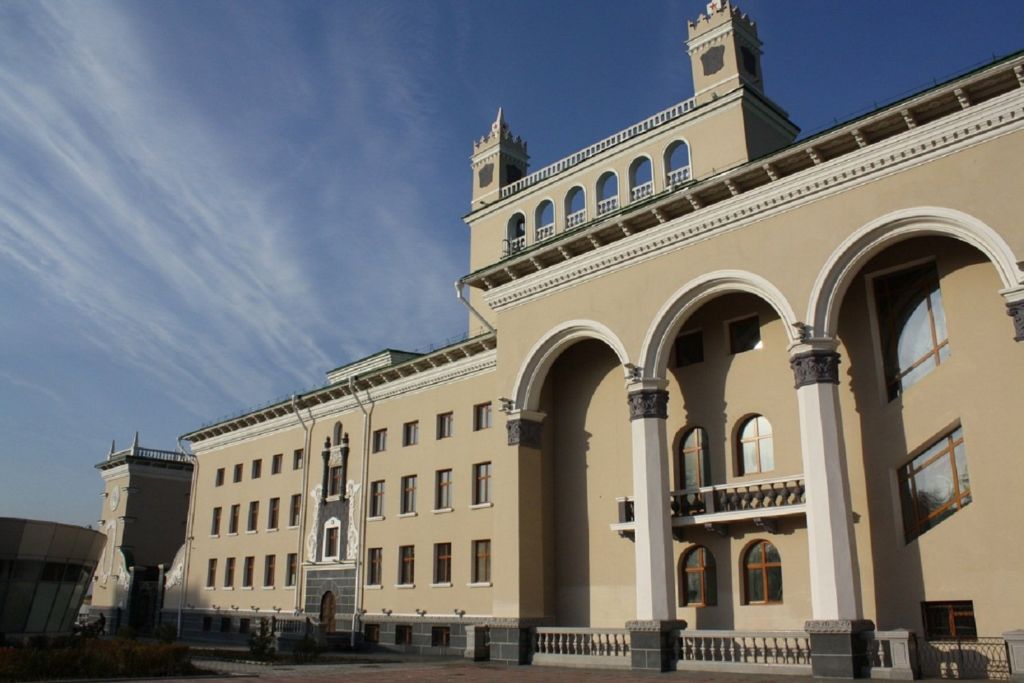 Здание бурятского театра Оперы и Балета