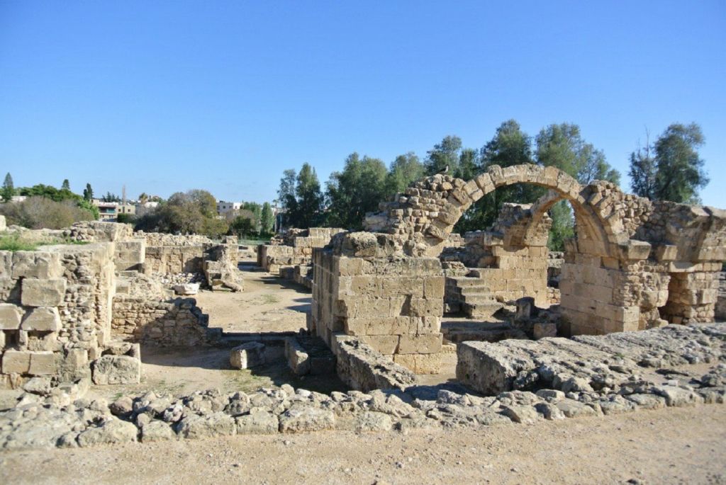 Замок Саранта Колонес
