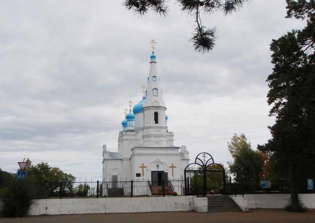 Открыт Успенский храм был в 1194 году