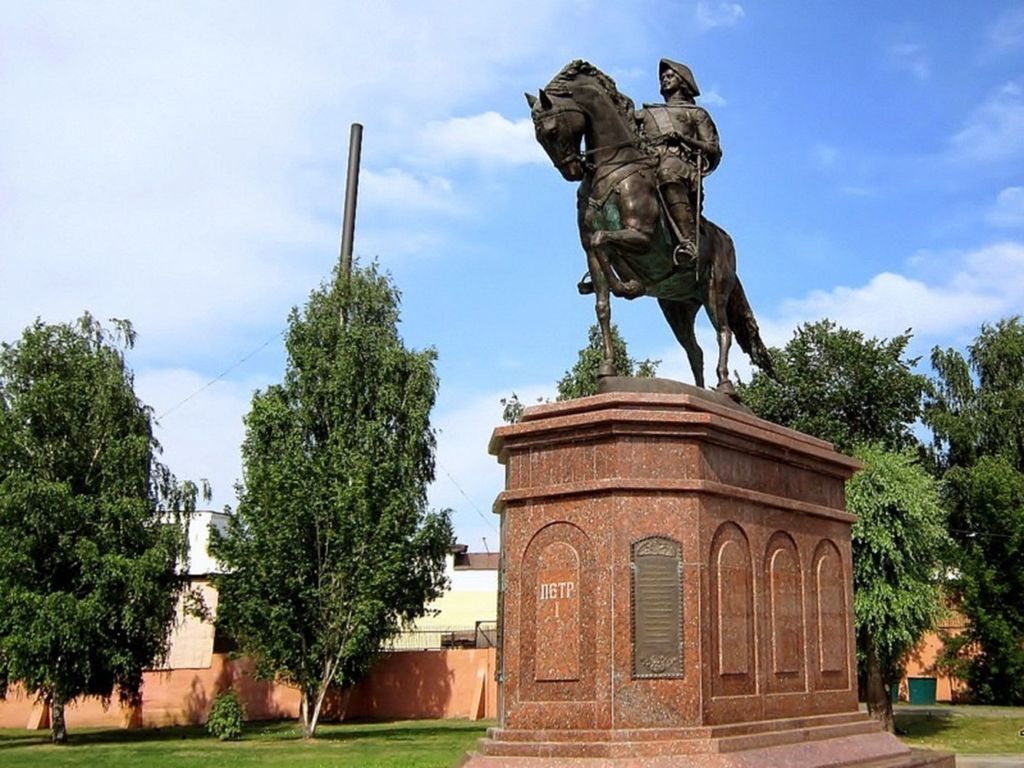 Памятник Петру I