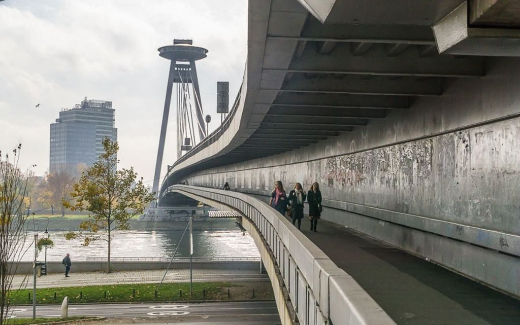 На высоте 95 метров расположена обзорная площадка