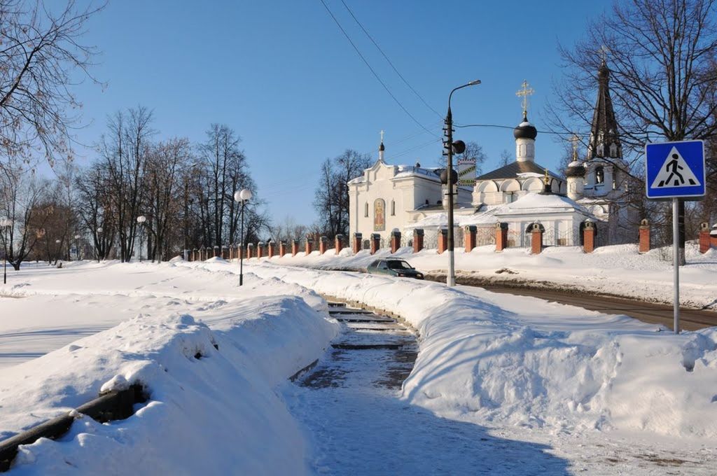 Он возвел здесь красивые сады, создал декоративные пруды