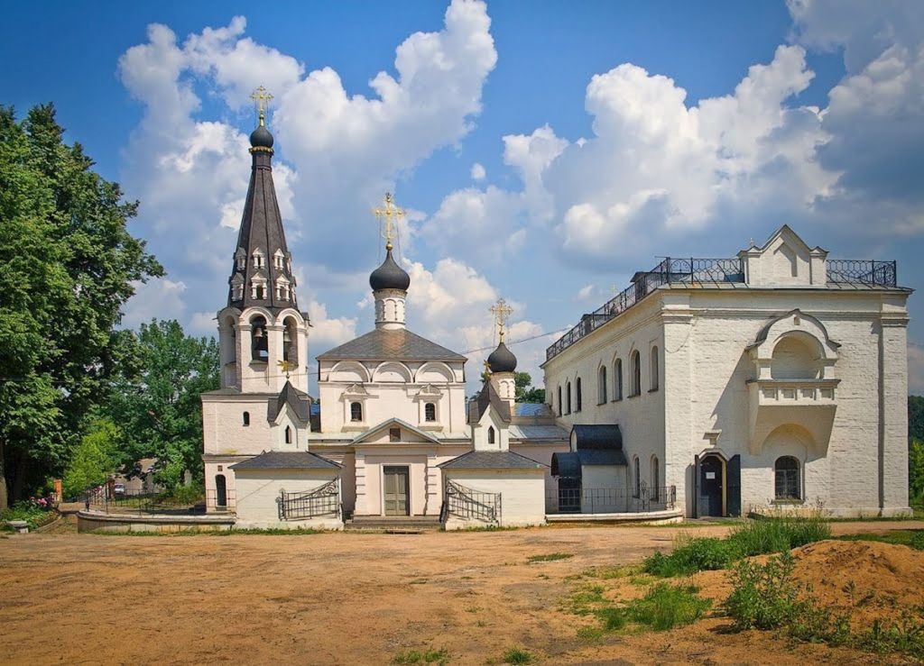 Храм возведен в честь Нерукотворного образа Спасителя