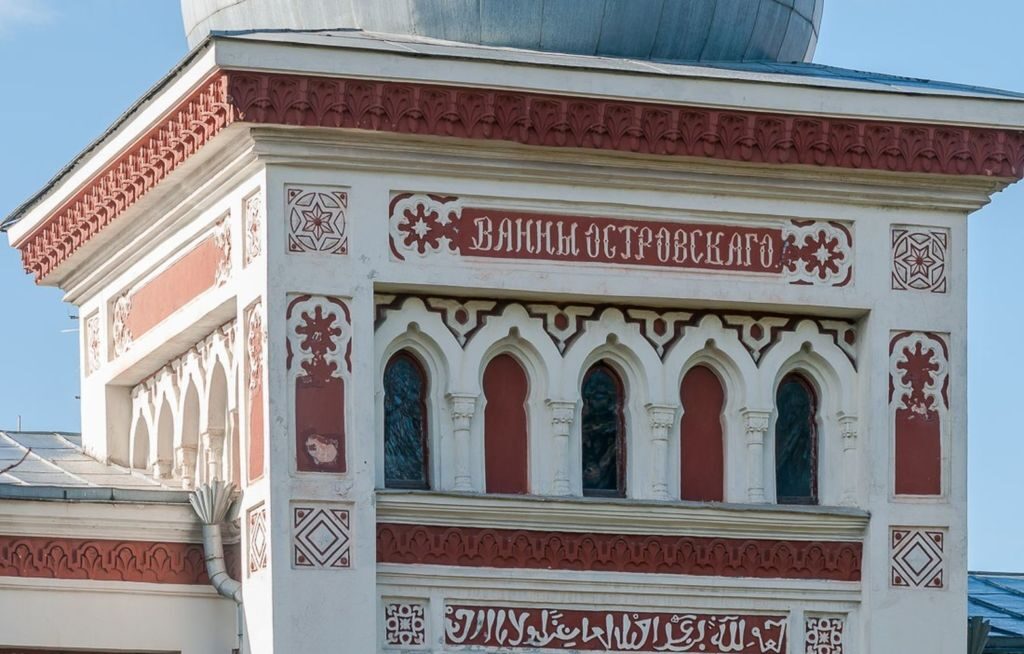 Автором идеи красивого здания стал архитектор П. Ю. Сюзор