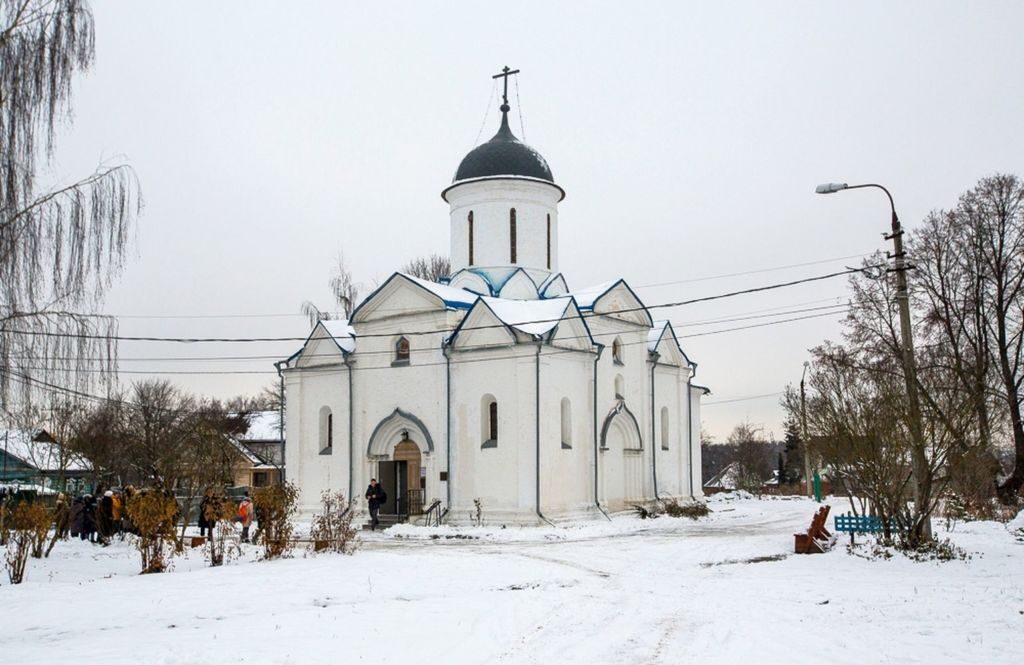 Многие могут посетить святилище, где хранятся мощи святого Петра