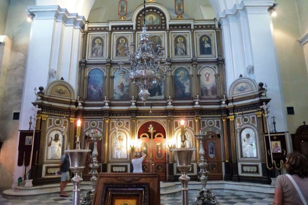 Внутри церкви находятся старинные книги и писания
