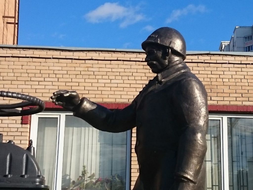 Автор скульптуры Иван Савин