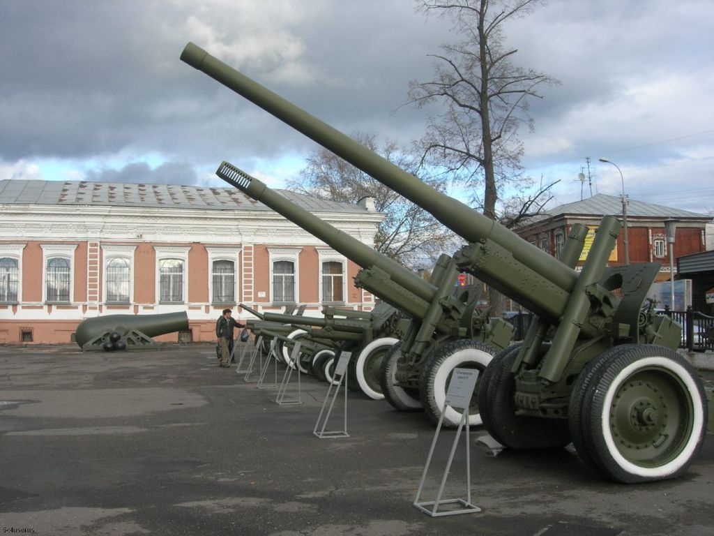 Именно здесь представлены экспонаты военной техники разного времени
