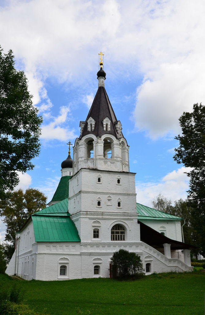 Покровская церковь с трапезной вход