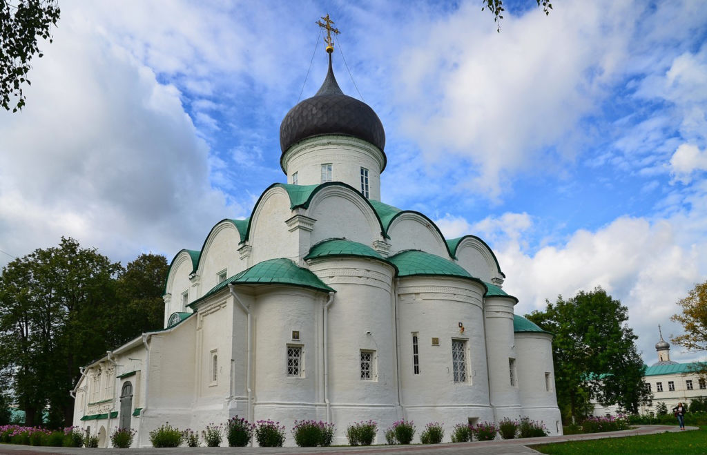 Троицкий Собор (XVI-XVII вв.) вид сбоку
