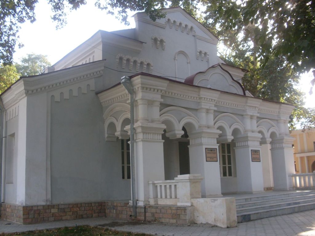 Построен в 1868 году по проекту архитектора Лемке