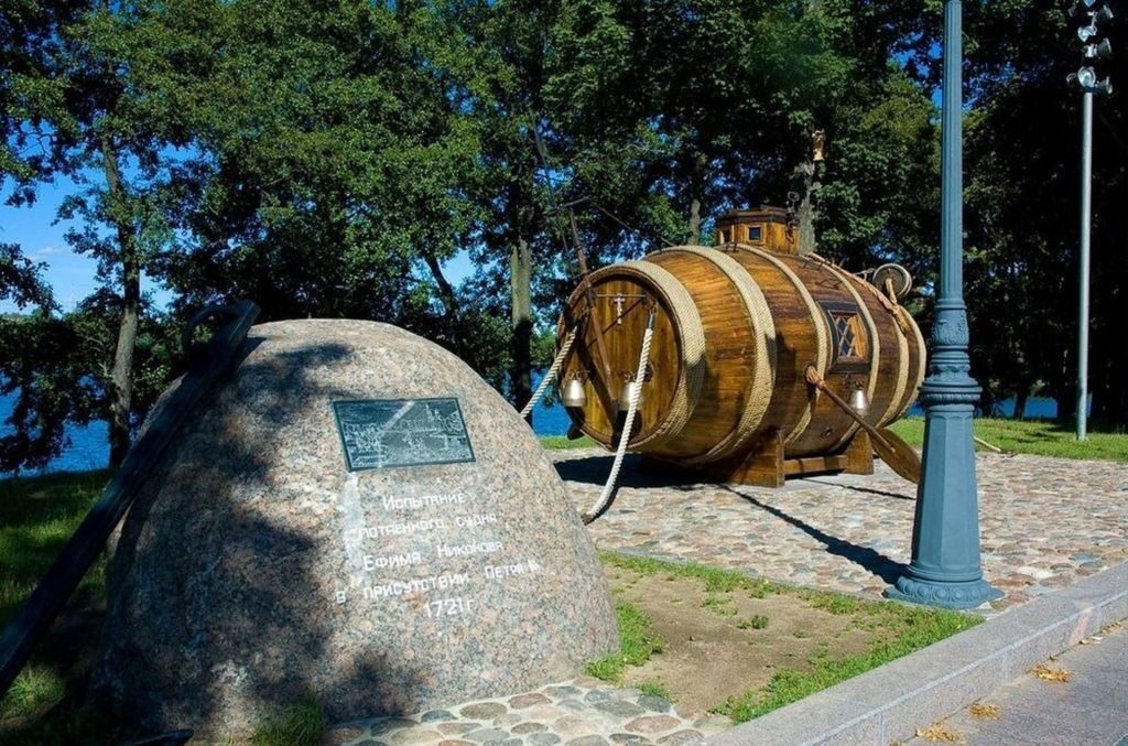 Находится лодка возле Перепадской набережной