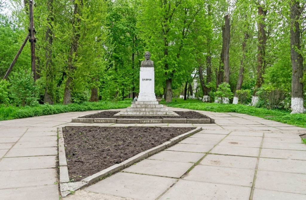 Скульптура установлена в 1956 году
