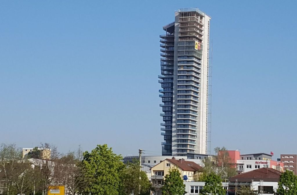 Сооружение построено на окраине в городке Филбек