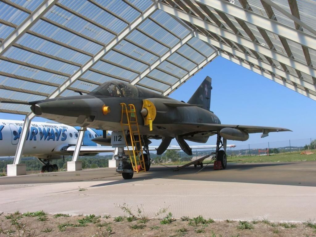 Коллекция включает 25 самолётов из разных стран