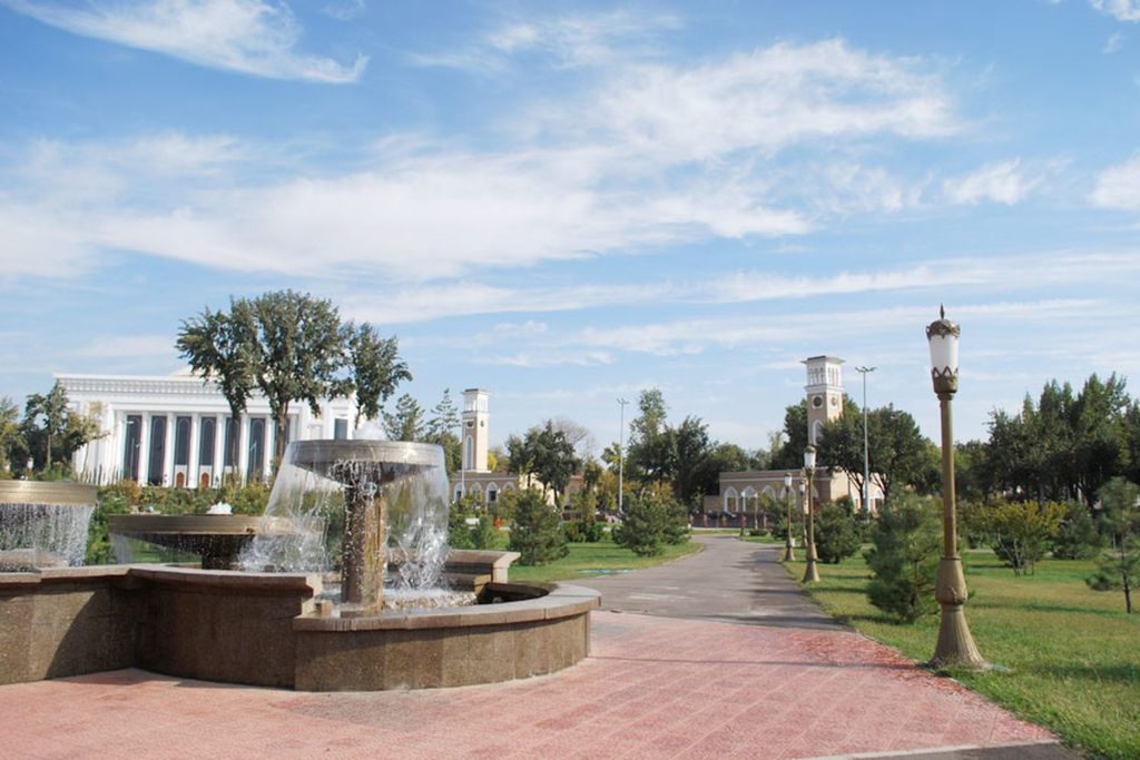 Площадь Амира Темура