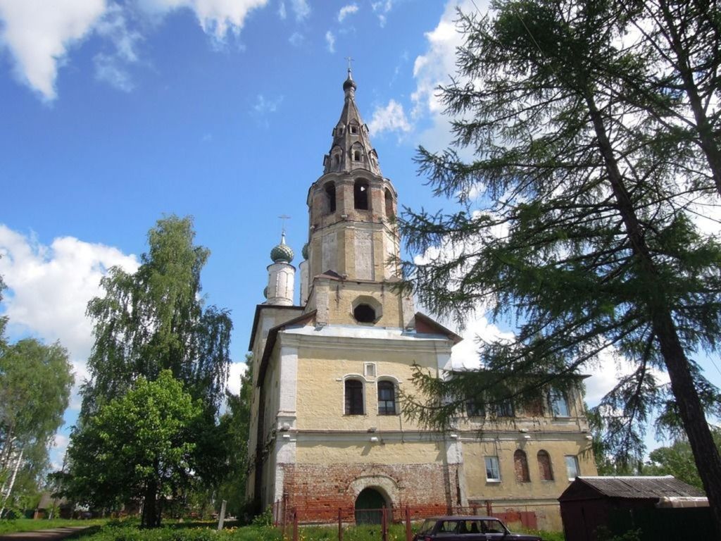 Пятиглавый двухэтажный храм построили в 1751 году