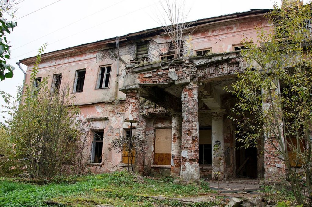Усадьба некогда принадлежала генерал-губернатору Безобразову