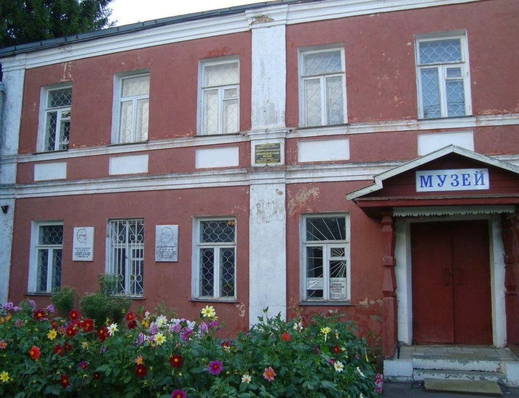 Находится в бывшем владении купцов Юрьевых
