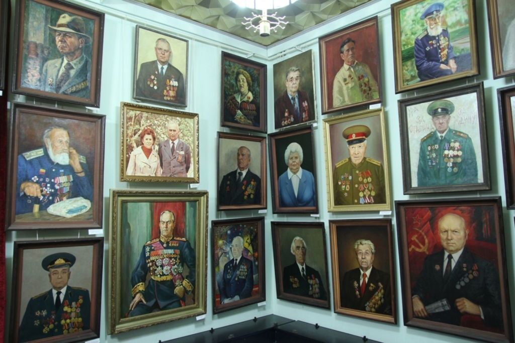 Здесь можно познакомиться с современниками живописи и искусства