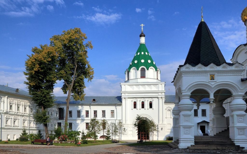 Двор