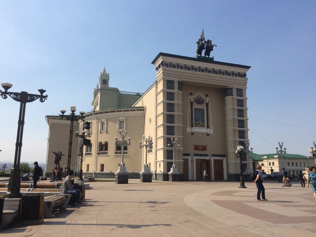 Здание бурятского театра Оперы и Балета