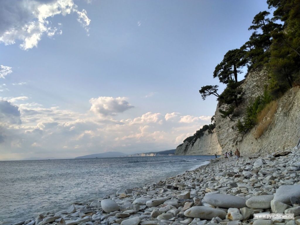 Каменный пляж