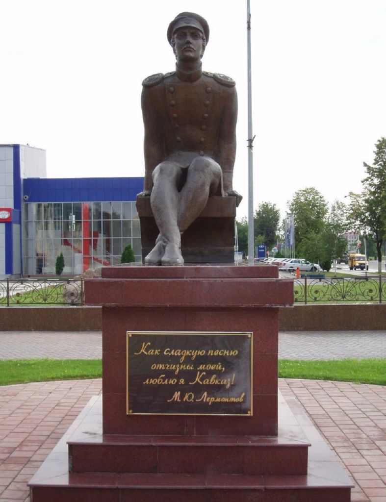 На заднем плане театр
