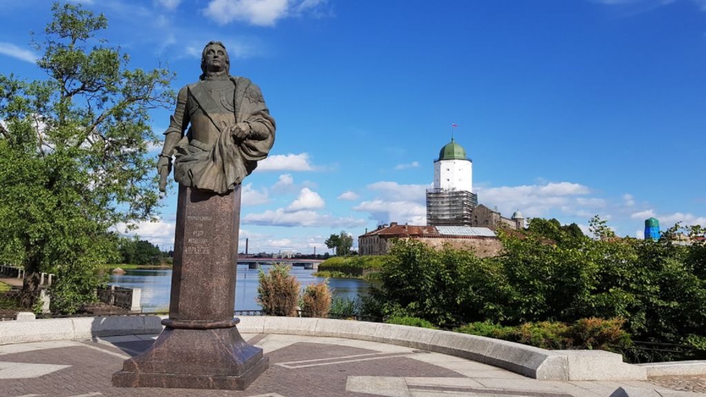 Памятник Федору Апраксину