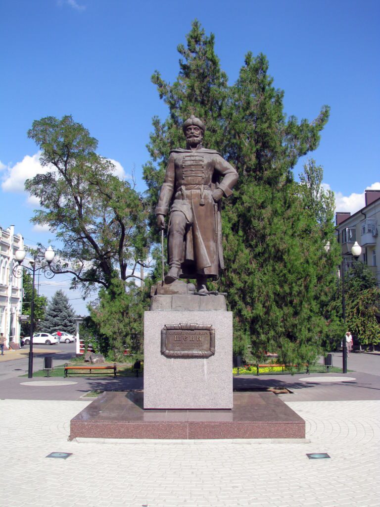 Памятник боярину Шеину