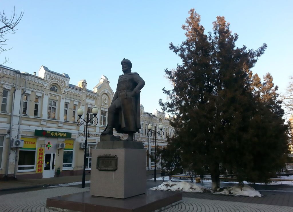 Памятник боярину Шеину