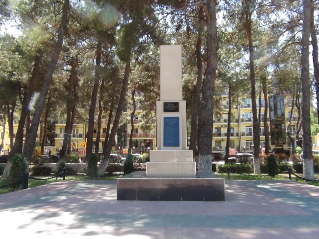 Памятник землякам, не вернувшимся с фронтов