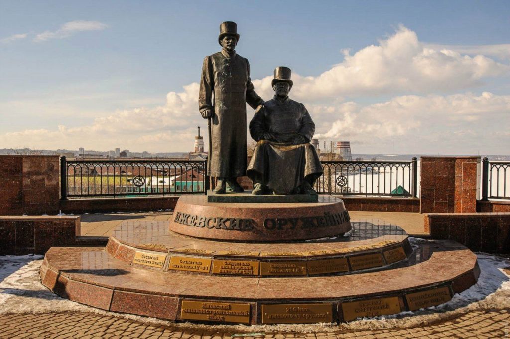 Памятник ижевским оружейникам