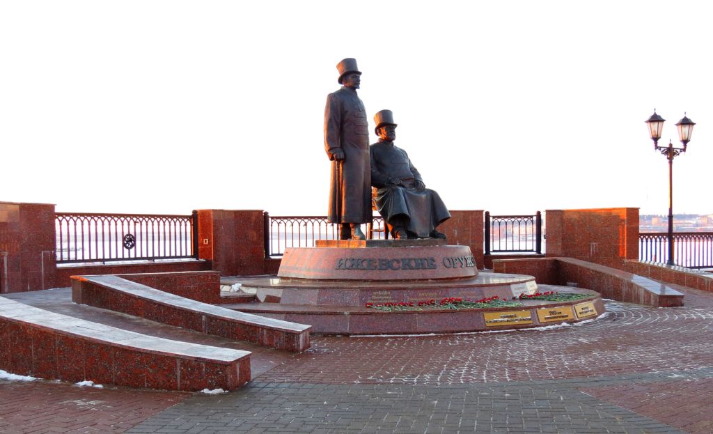 Памятник ижевским оружейникам