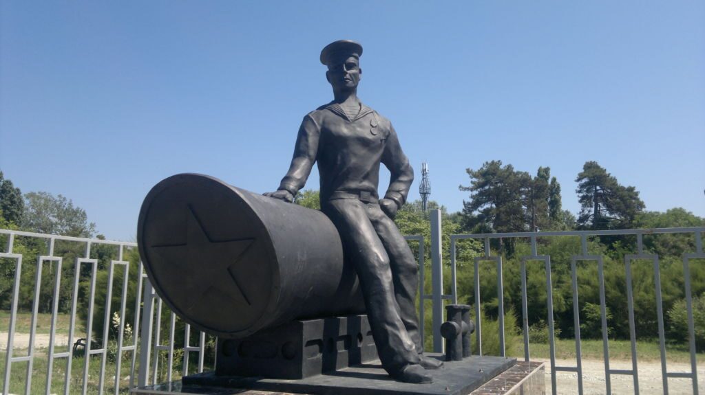 Памятник морякам