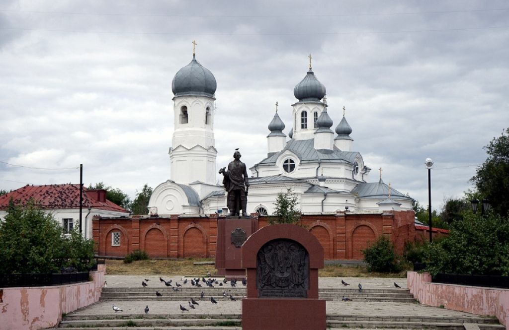 Памятник И. И. Неплюеву