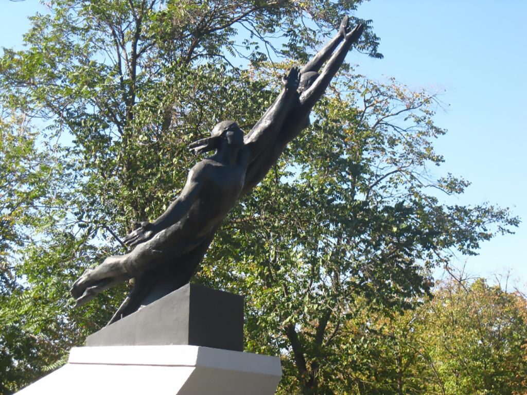 Памятник покорителям космоса