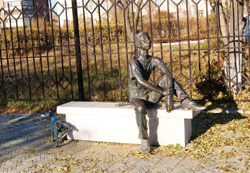 Памятник студенту