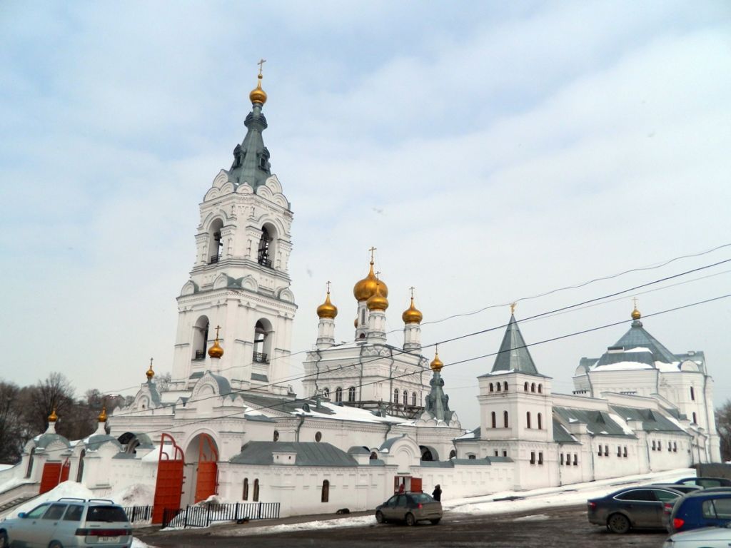 Любой желающий может прийти на открытую службу в монастырь