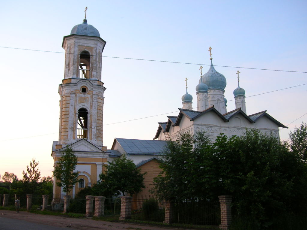 Утопает в зелени