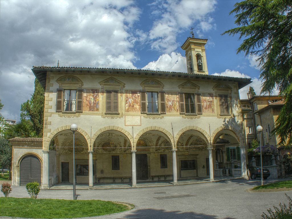Романская церковь Santa Maria di Loreto
