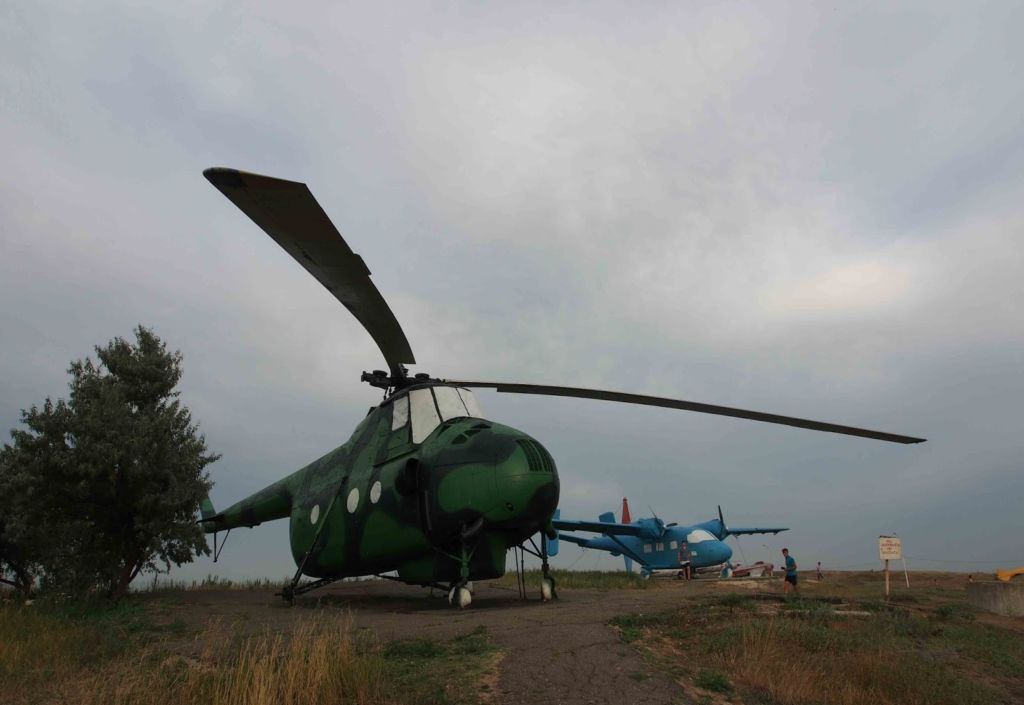 Здесь можно не только увидеть, но и потрогать военные вертолеты
