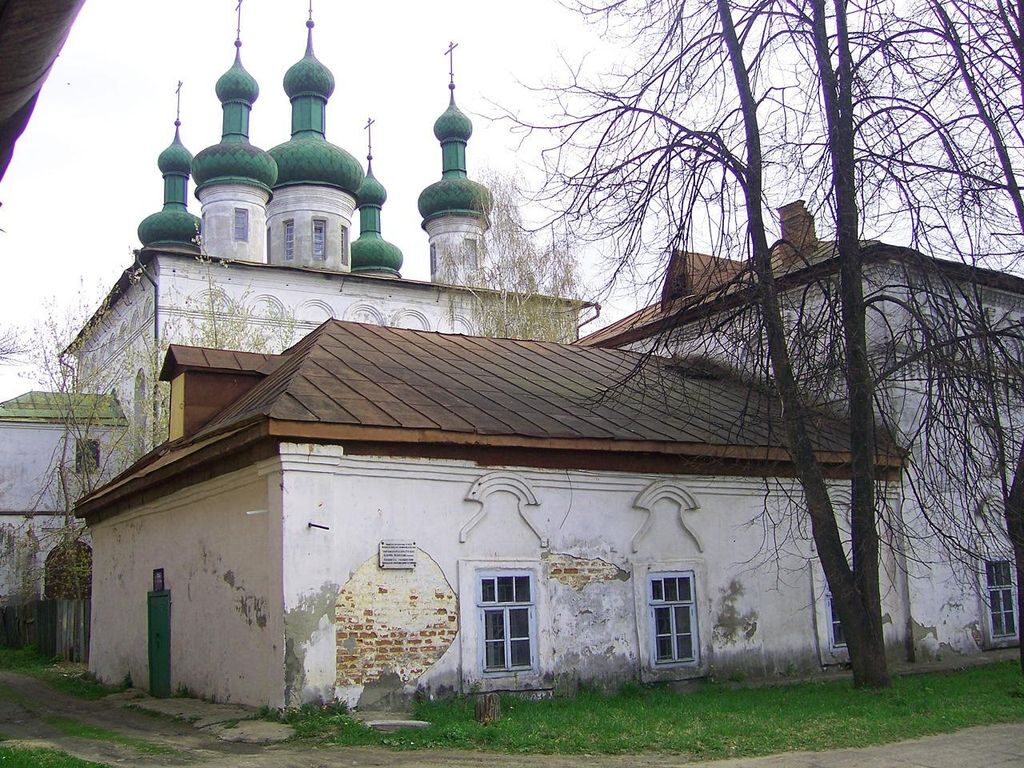 Это каменный храм в честь Вознесения Господня