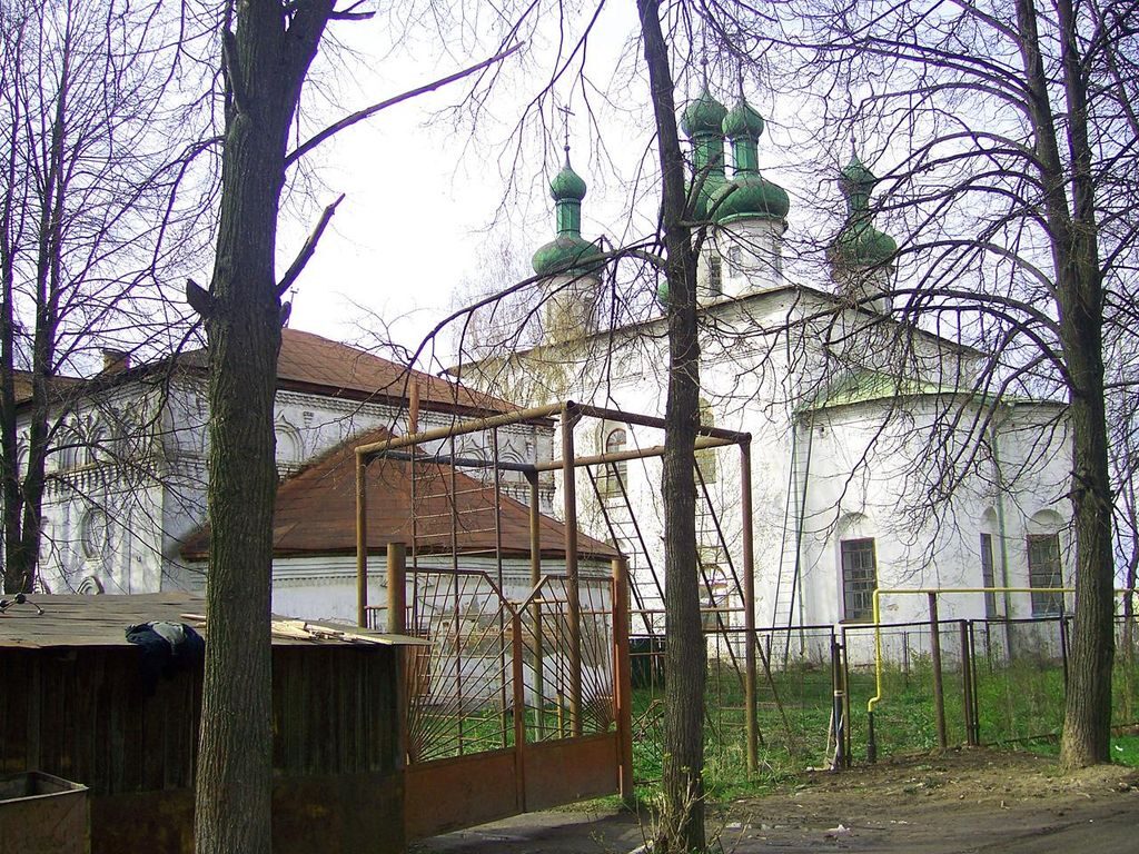 Построена церковь на средства прихожан еще в 1779 году