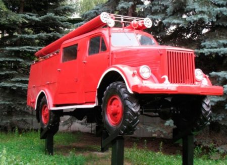 Памятник пожарной машине