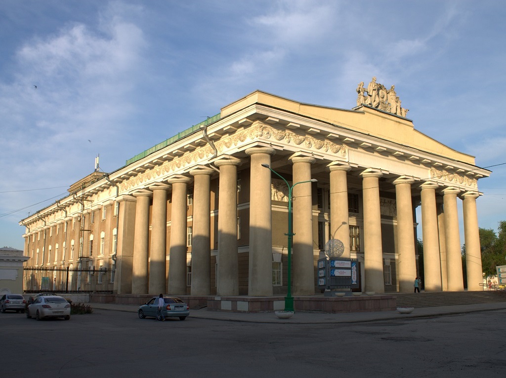 Здесь проходят спектакли и праздничные мероприятия