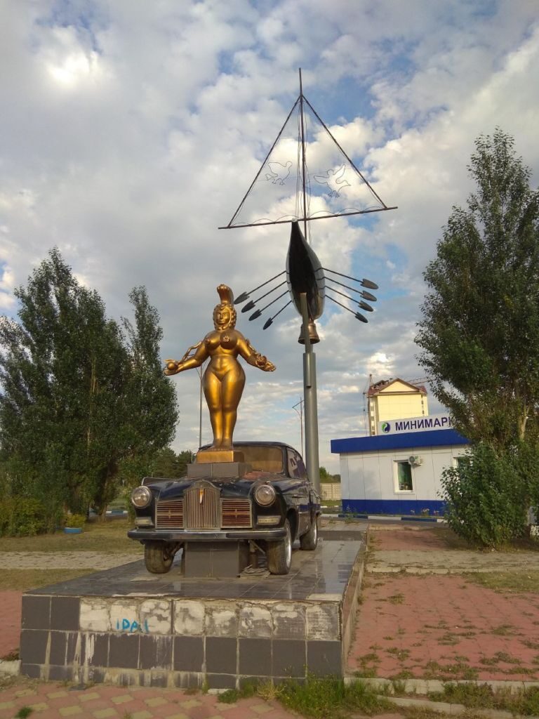 Памятник «Дождливое такси»