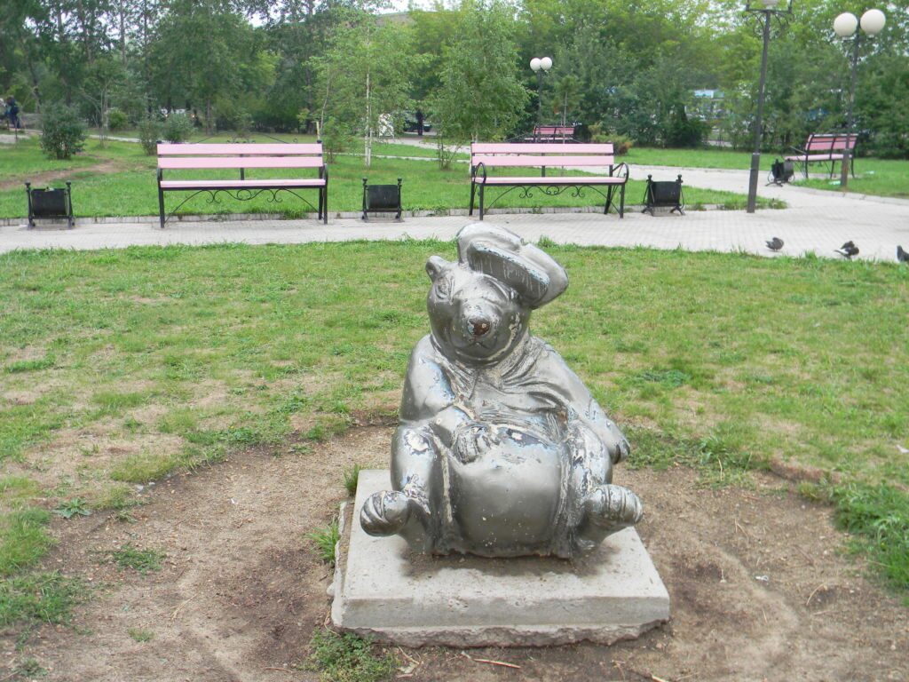 Памятник Сурку